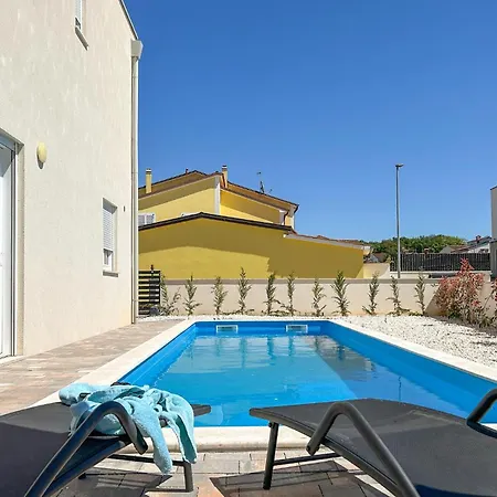 Gorgeous In Stancija Vergotini Casa de Férias Poreč